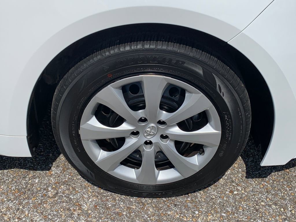Used 2025 Toyota Corolla LE FWD image 6