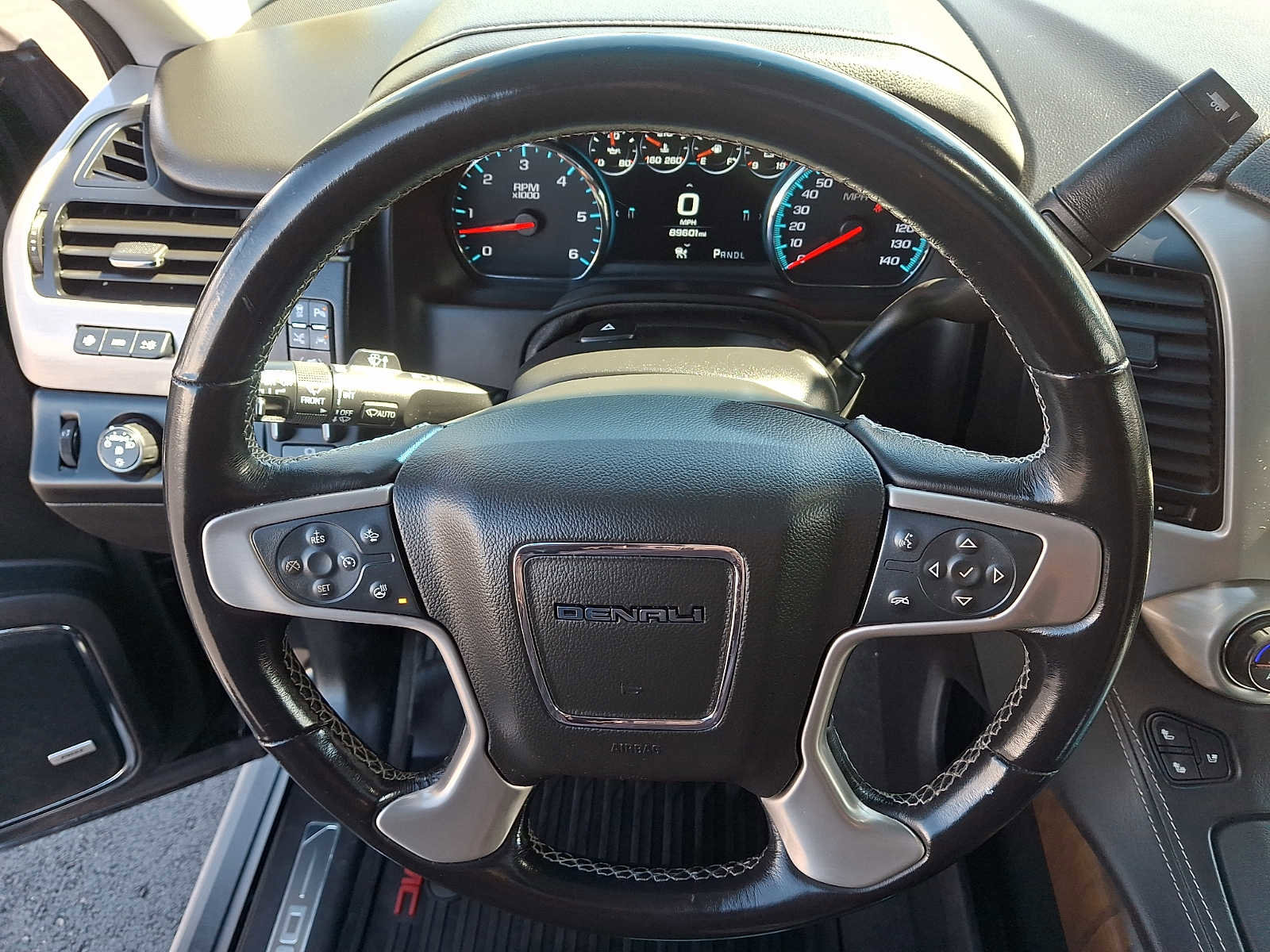 Used 2020 GMC Yukon XL Denali w/ Denali Premium Package image 22