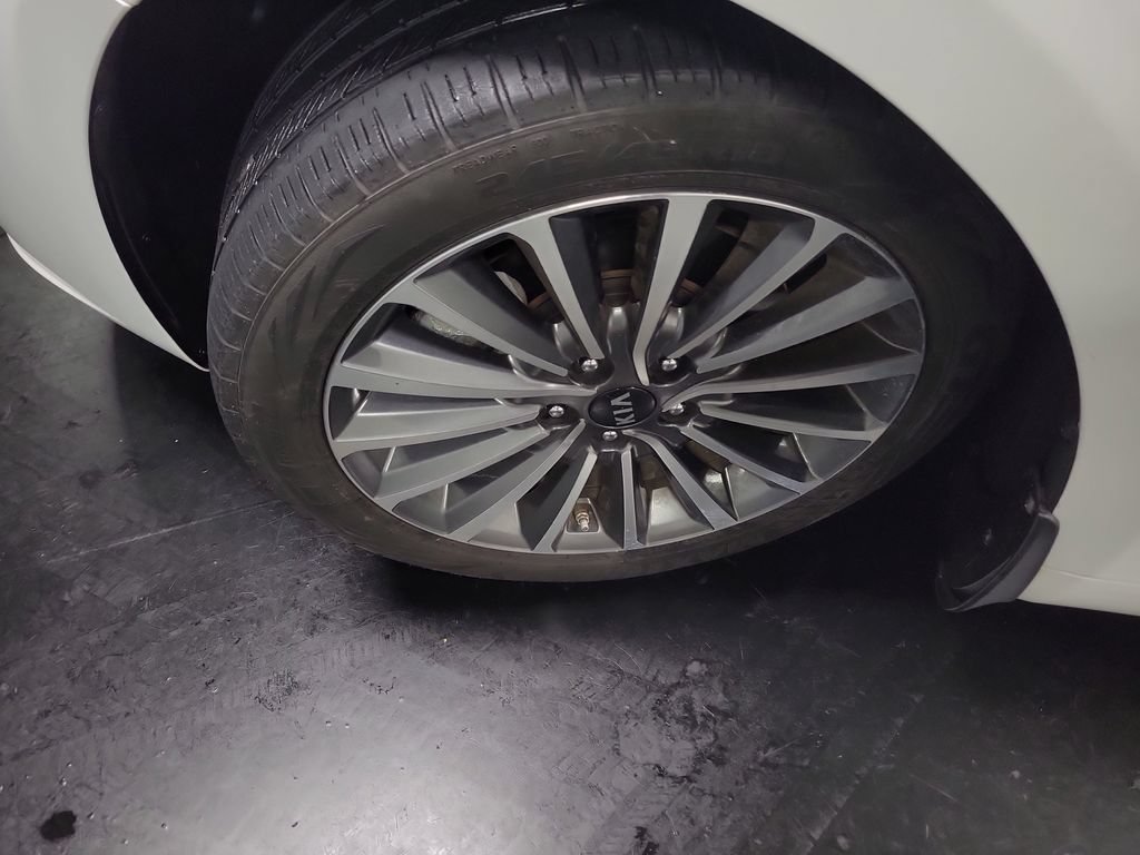 Used 2017 Kia Cadenza Technology FWD image 14
