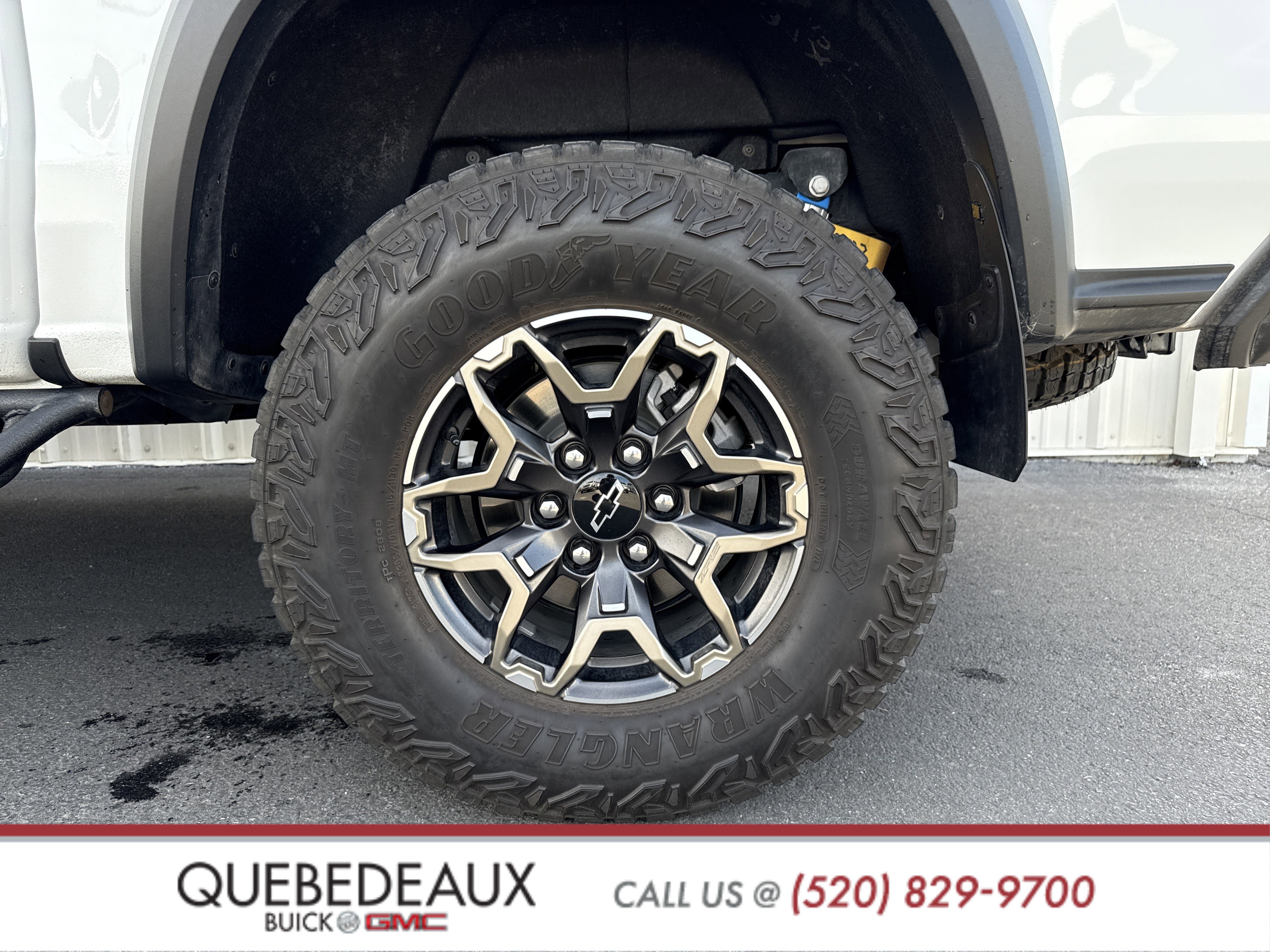 Used 2024 Chevrolet Colorado ZR2 w/ Technology Package image 3