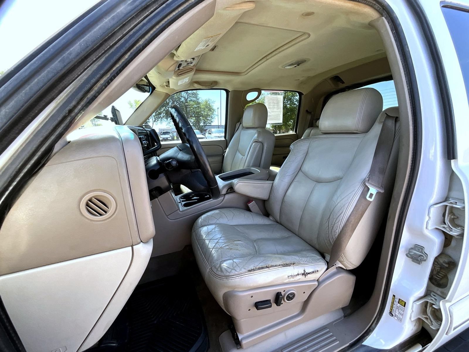 Used 2005 Chevrolet Avalanche Z71 w/ Sun And Sound Package AWD/4WD image 11