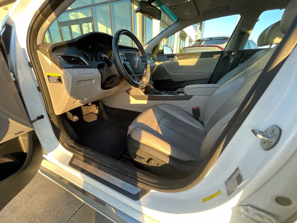 Used 2015 Hyundai Sonata Limited w/ Option Group 05 FWD image 11