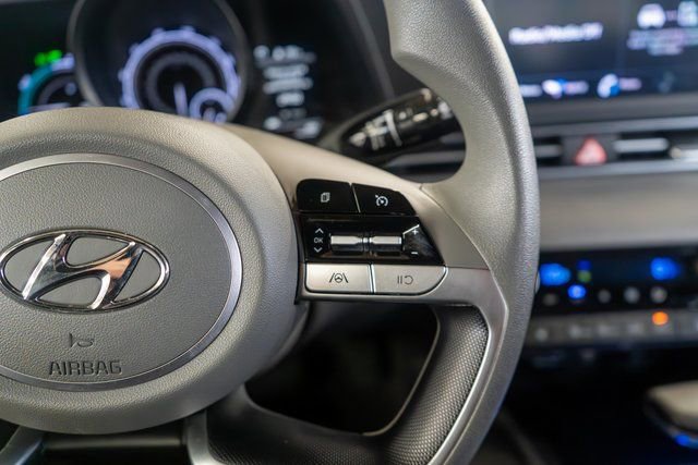 Used 2021 Hyundai Elantra Blue image 26