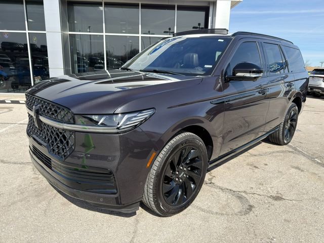 Used 2025 Lincoln Navigator Reserve w/ Jet Appearance Package image 3