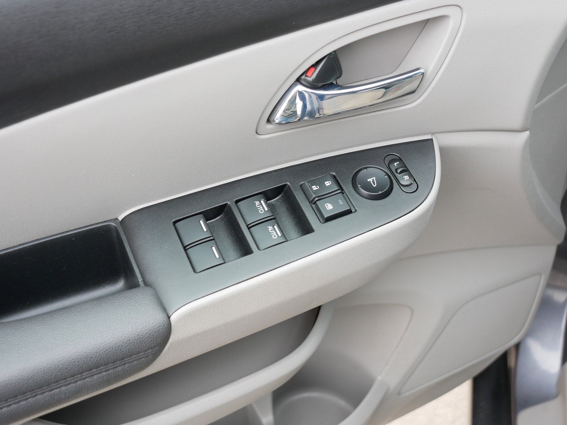 Used 2016 Honda Odyssey SE image 19