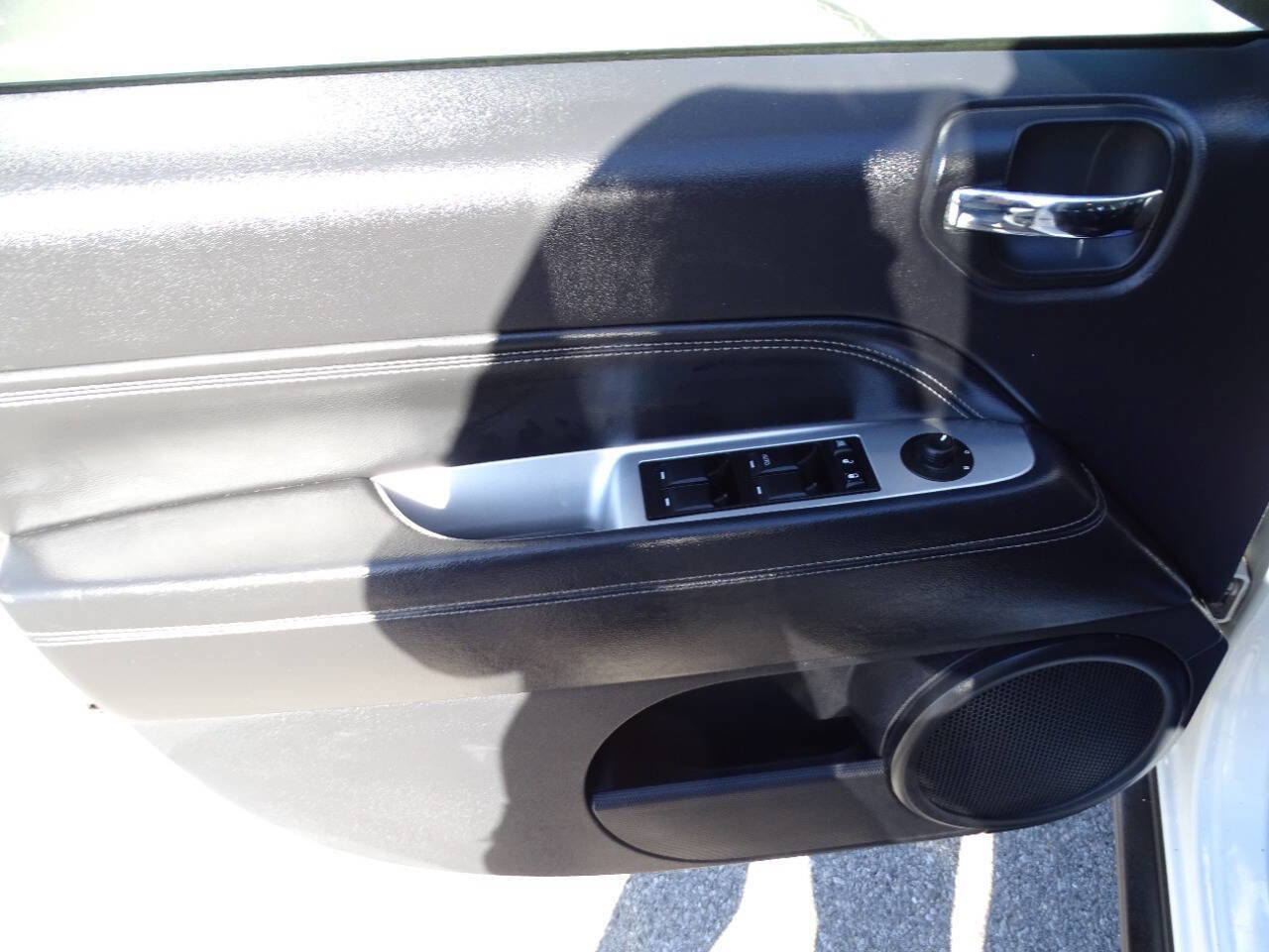 Used 2014 Jeep Compass 4WD Sport image 11