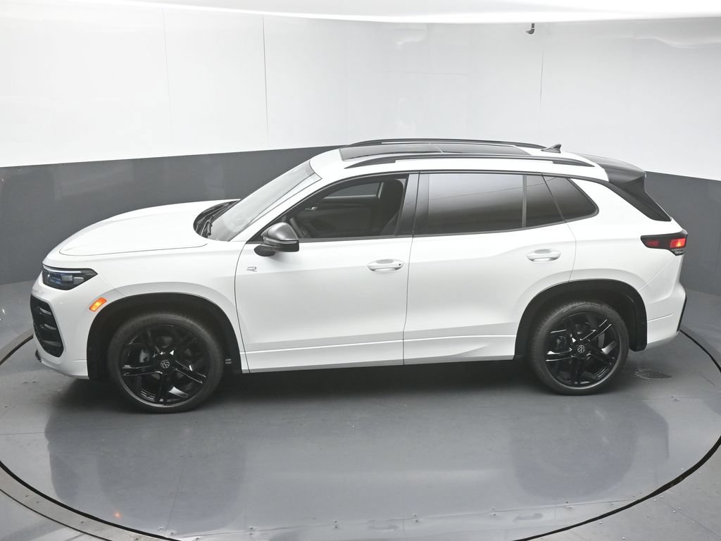 New 2026 Volkswagen Tiguan SE R-Line FWD image 46
