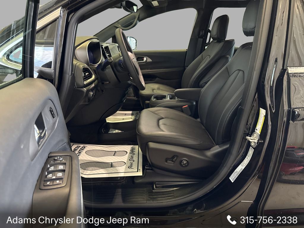 New 2027 Chrysler Pacifica Select AWD/4WD image 14