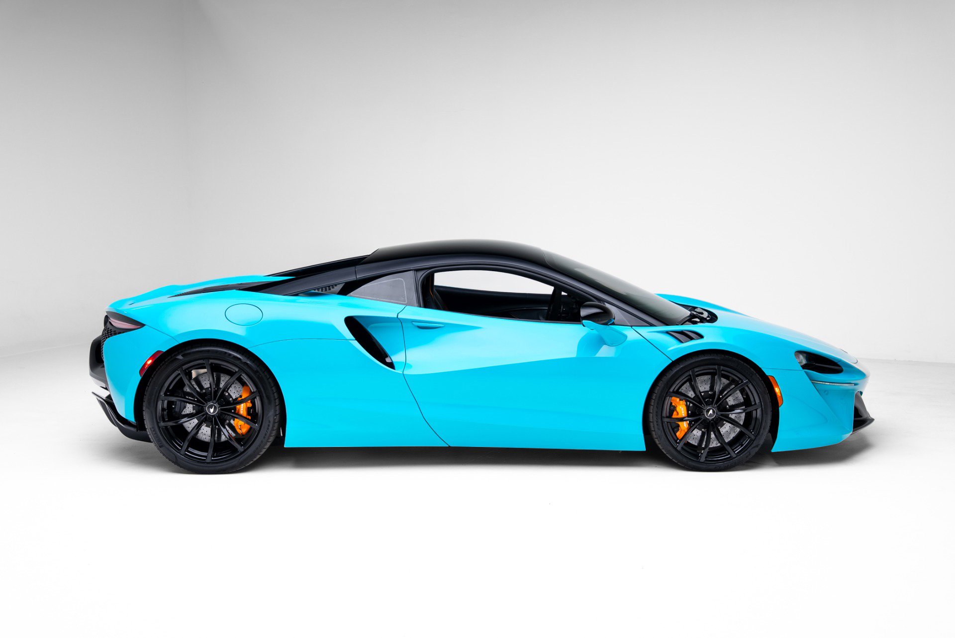 Used 2023 McLaren Artura image 44