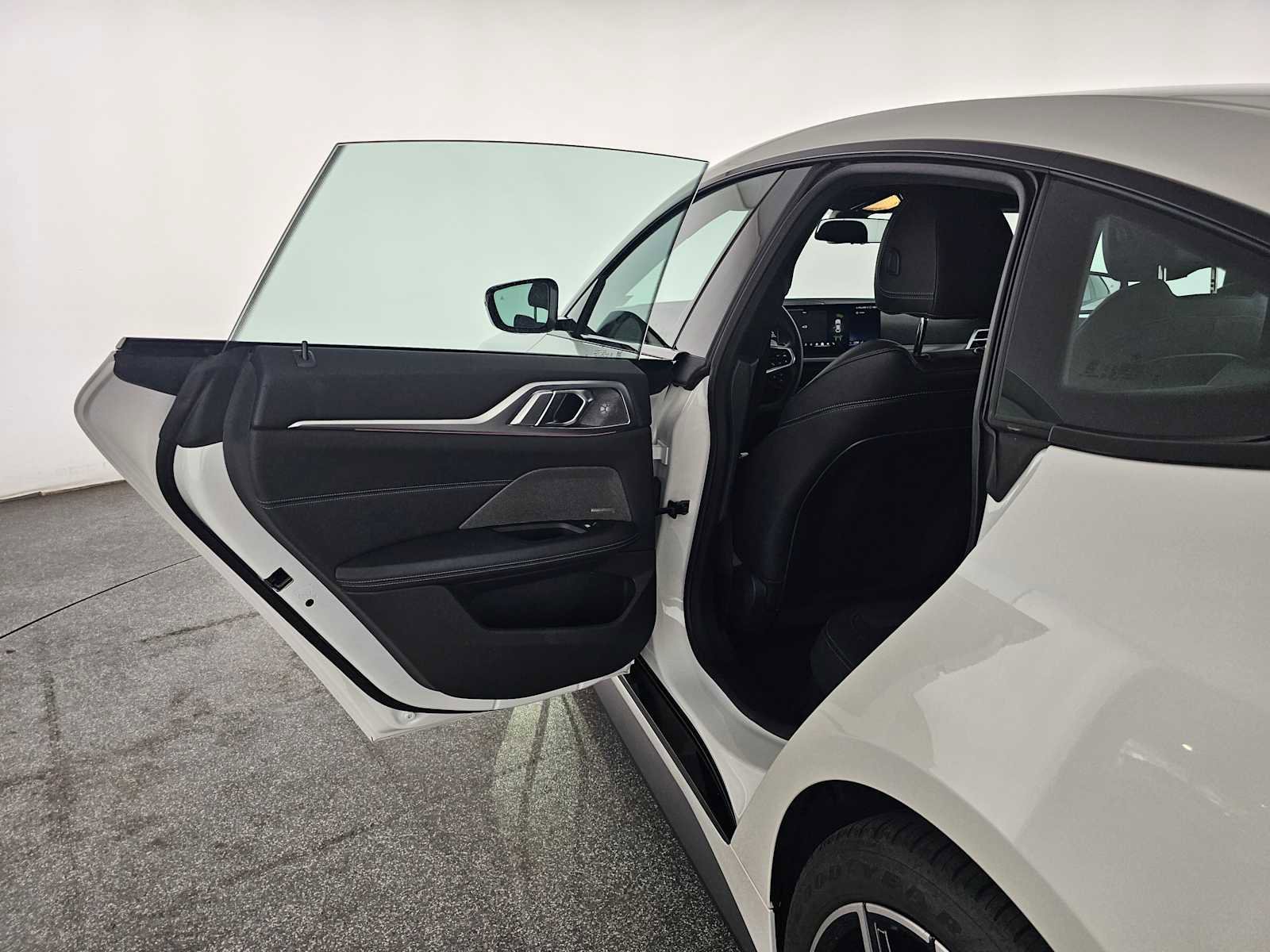 Used 2025 BMW 430i xDrive w/ M Sport Package image 15