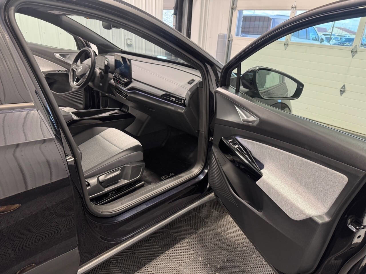 Used 2023 Volkswagen ID.4 S image 15