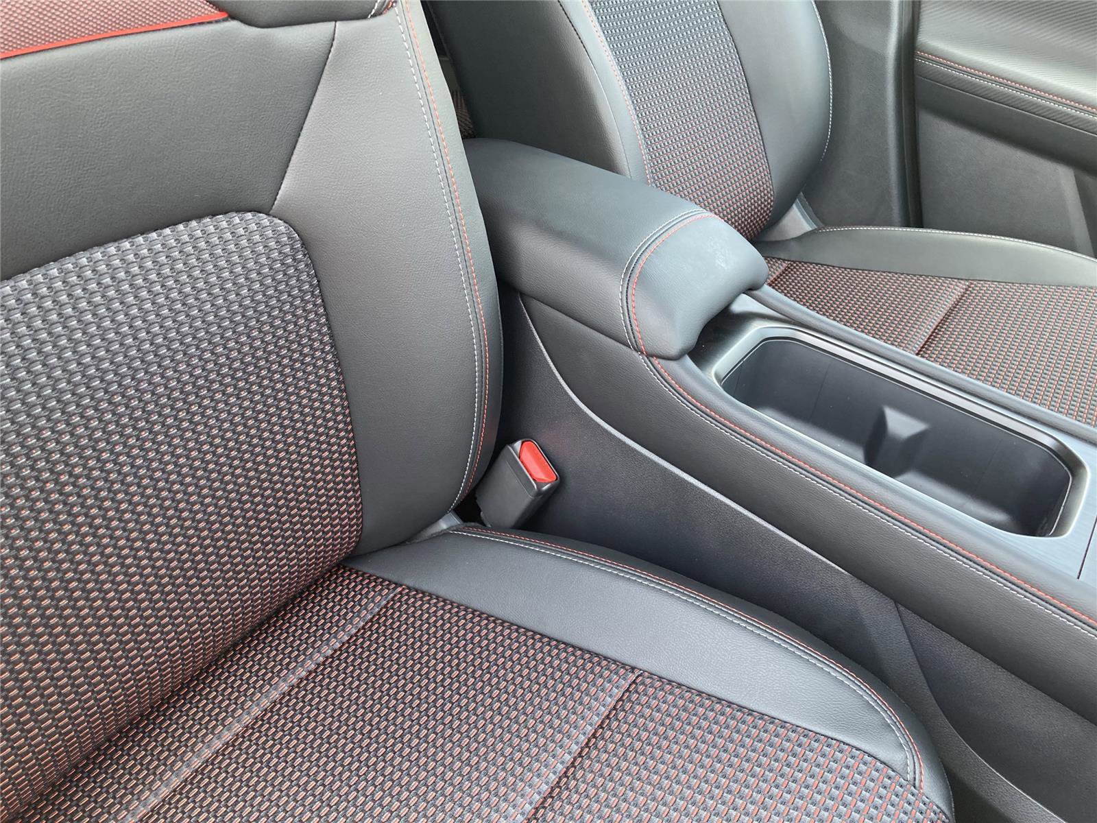 New 2025 Nissan Kicks SR image 40