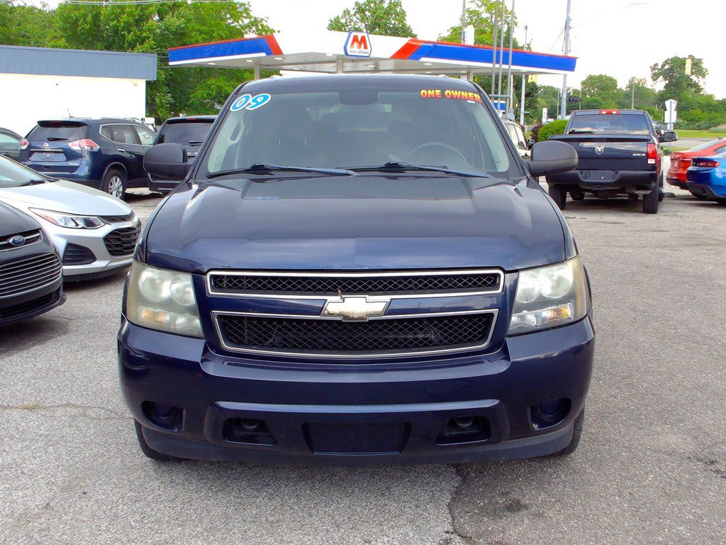 Used 2009 Chevrolet Suburban LS w/ Skid Plate Package AWD/4WD image 2