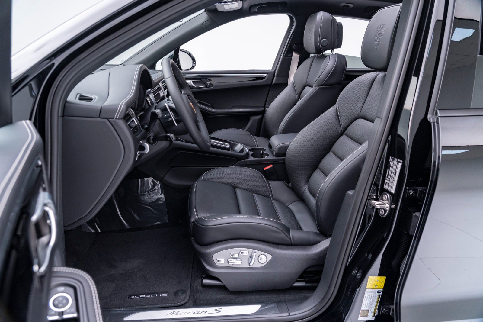 New 2025 Porsche Macan S image 17