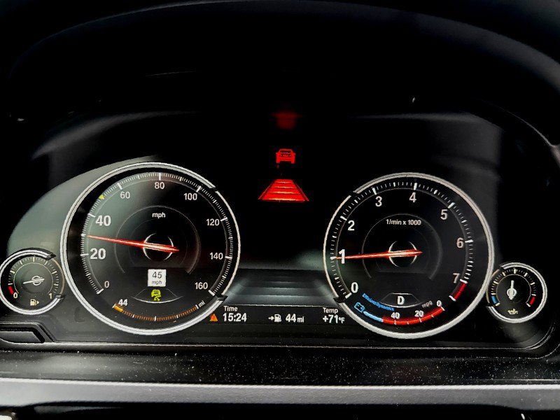 Used 2015 BMW 750Li xDrive AWD/4WD image 20