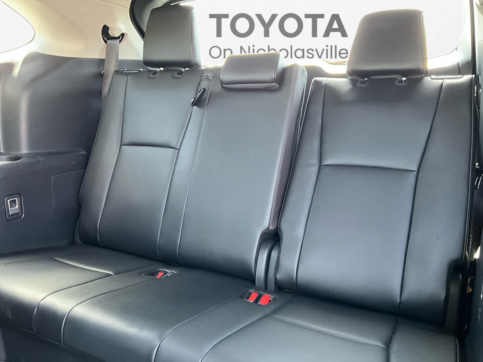 Used 2025 Toyota Highlander Platinum AWD/4WD image 24