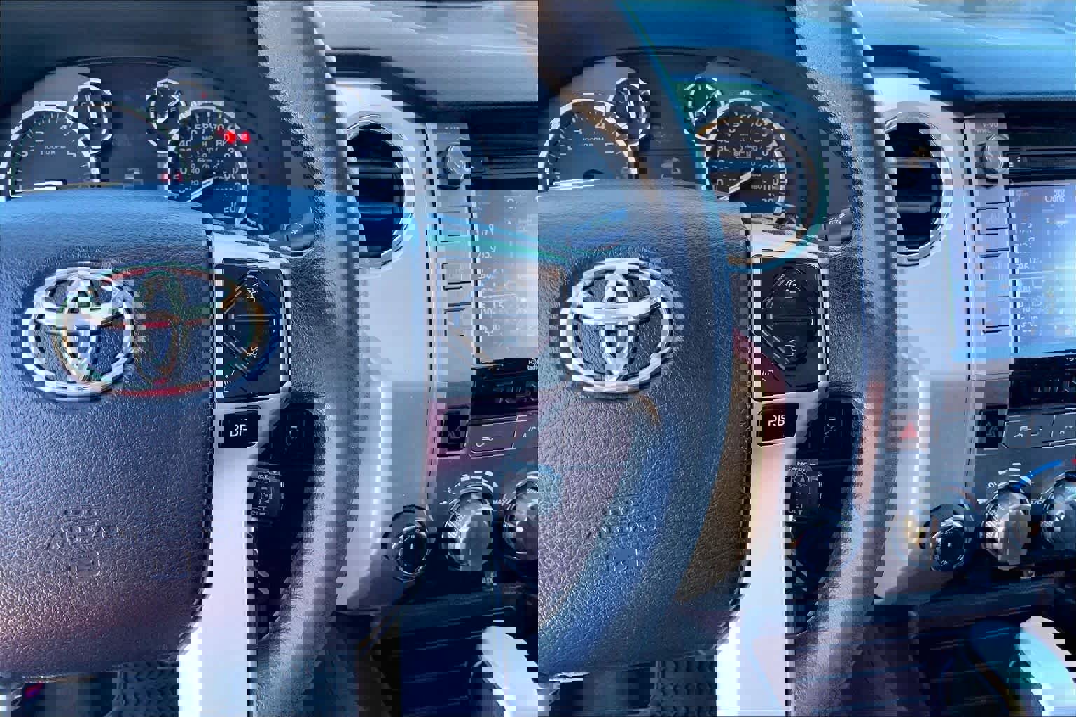 Used 2015 Toyota Tundra SR5 w/ SR5 Upgrade Package image 23