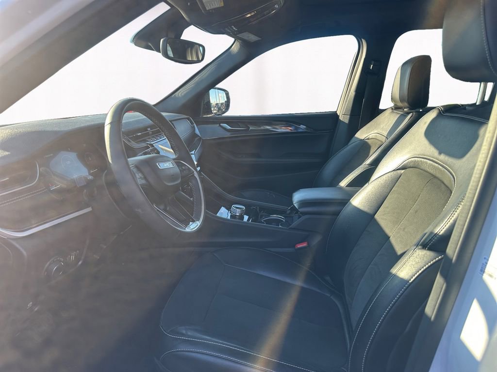 Used 2023 Jeep Grand Cherokee Altitude image 9