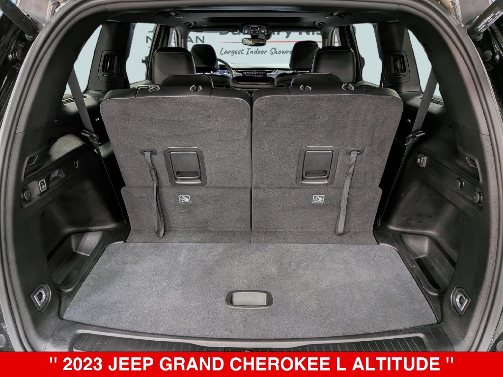 Used 2023 Jeep Grand Cherokee L Laredo AWD/4WD image 31