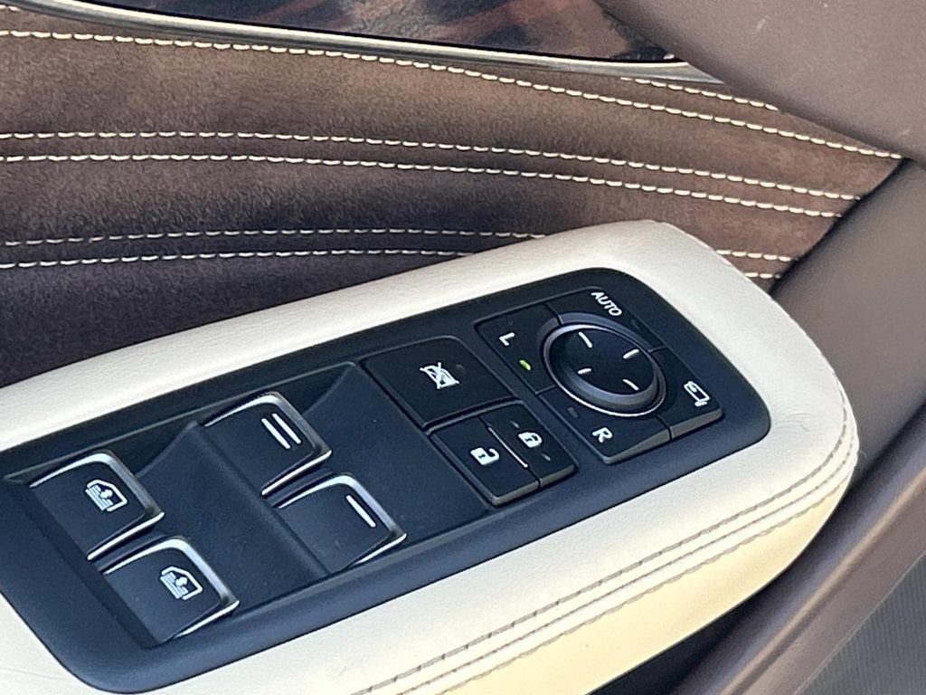 Used 2019 Lexus LS 500 AWD w/ Luxury Package image 18