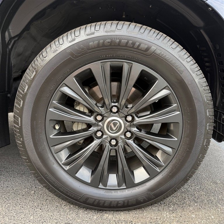 Used 2023 Lexus GX 460 Premium w/ Accessory Package AWD/4WD image 15