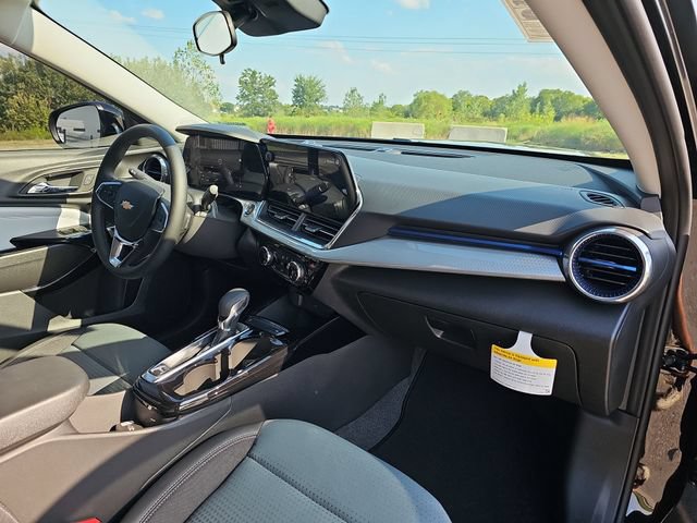 New 2026 Chevrolet Trax LT w/ Driver Confidence Package FWD image 28