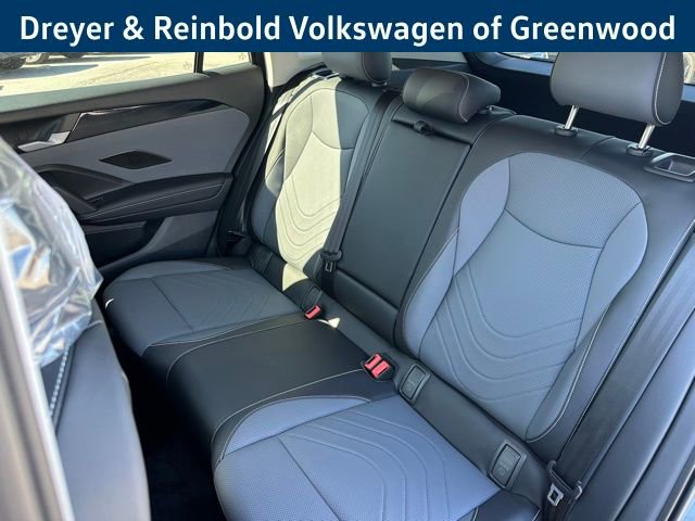 New 2025 Volkswagen Tiguan SE image 32