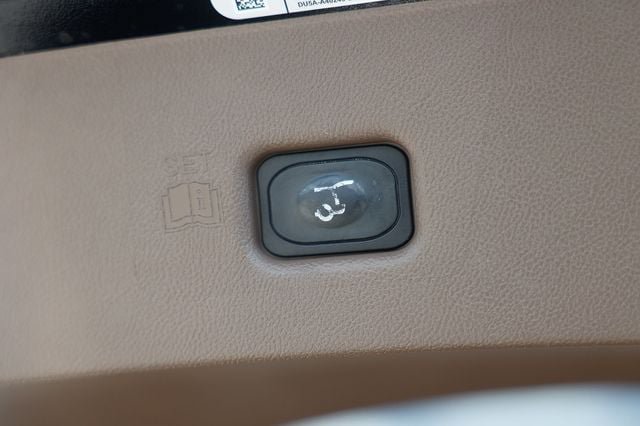 Used 2016 Lincoln MKX Reserve w/ Technology Package FWD image 27