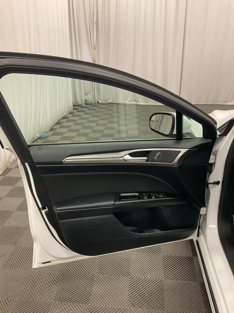 Used 2017 Ford Fusion SE image 15