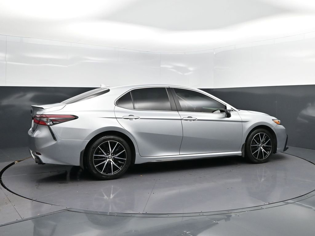 Used 2024 Toyota Camry SE image 8
