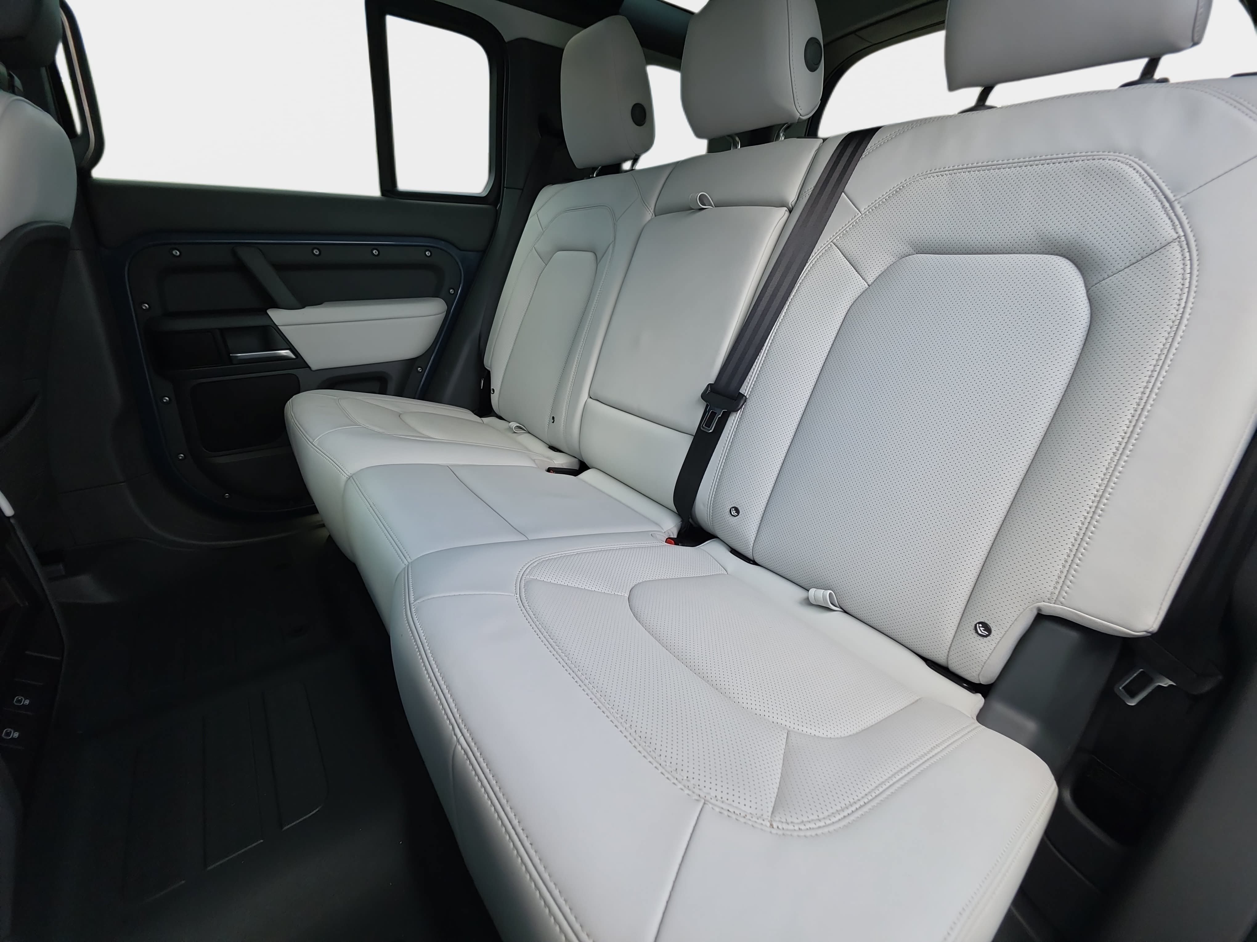 Certified 2025 Land Rover Defender 110 S AWD/4WD image 13