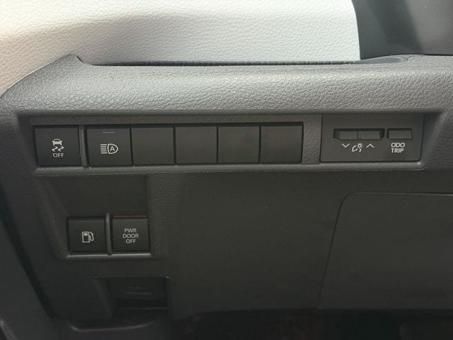Used 2024 Toyota Sienna XSE FWD image 23