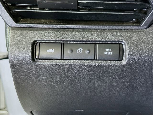 Used 2024 Nissan Altima 2.5 SV image 11