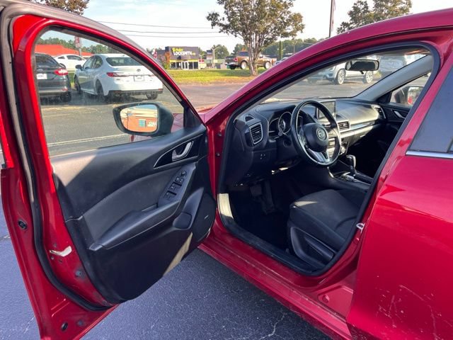 Used 2015 MAZDA MAZDA3 i Touring w/ Technology Package FWD image 4