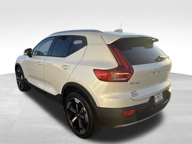 Used 2021 Volvo XC40 T4 Momentum w/ Protection Package Premier image 11