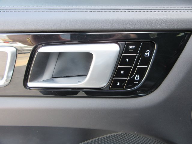 Used 2021 Porsche Cayenne GTS AWD/4WD image 31
