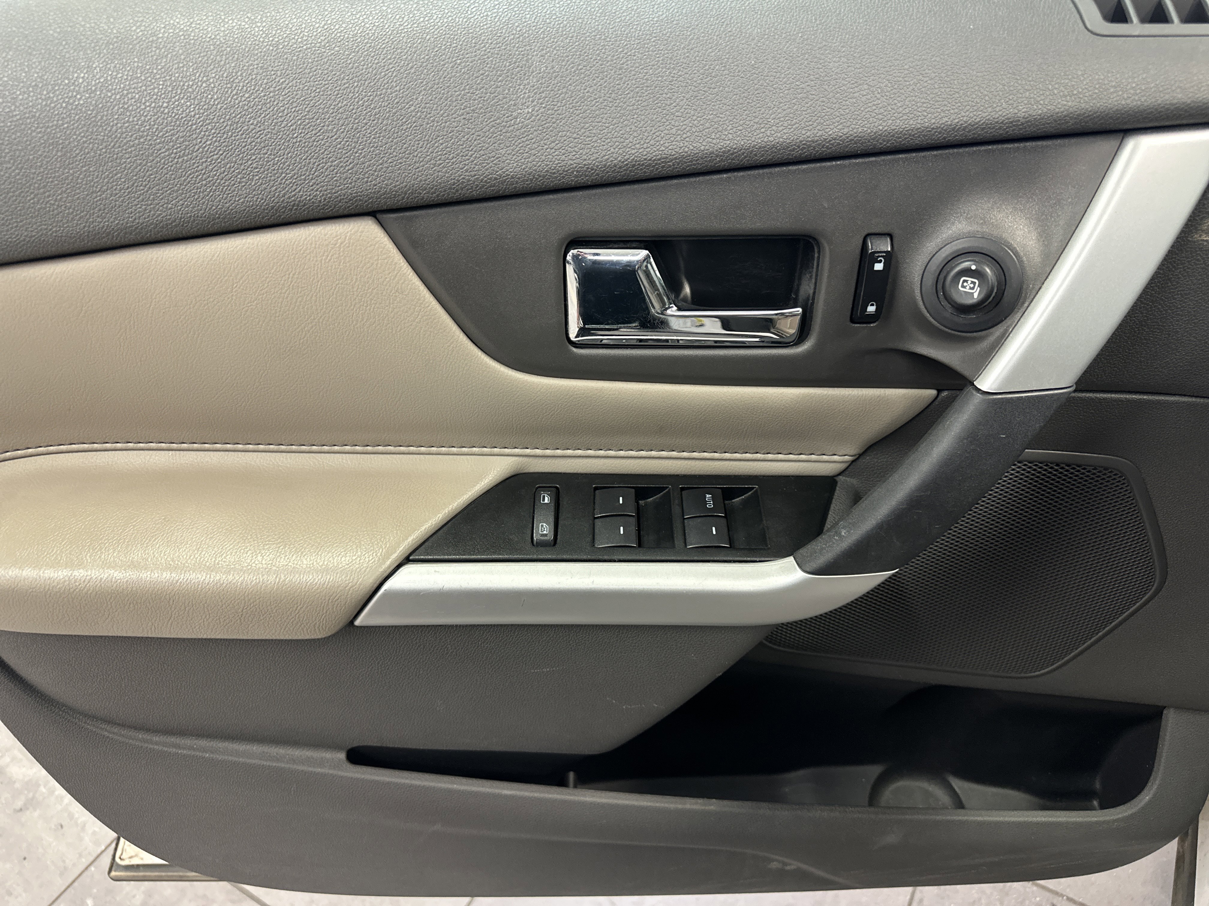 Used 2013 Ford Edge SEL image 18