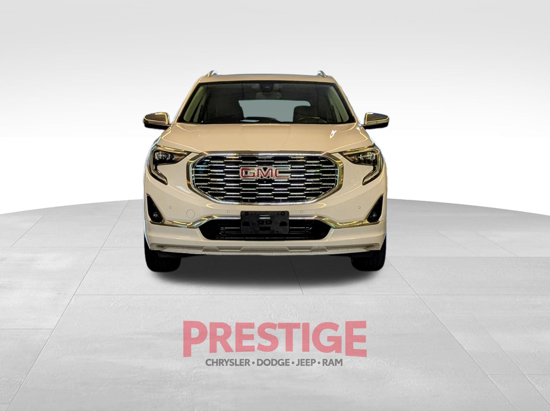 Used 2020 GMC Terrain Denali w/ Denali Premium Package FWD image 3