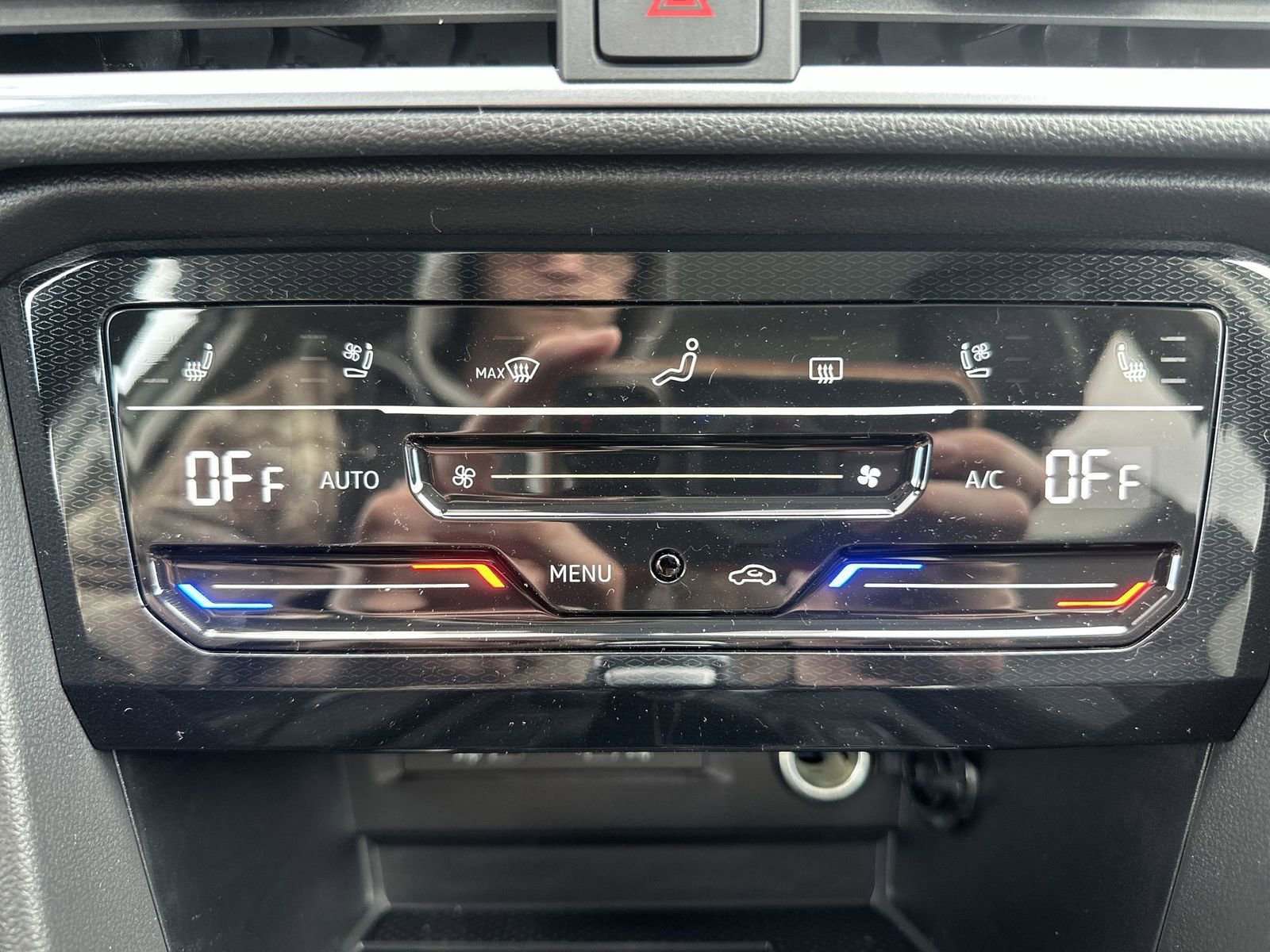 Used 2025 Volkswagen Taos SEL AWD/4WD image 22