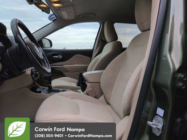Used 2019 Jeep Cherokee Latitude w/ Cold Weather Group AWD/4WD image 24