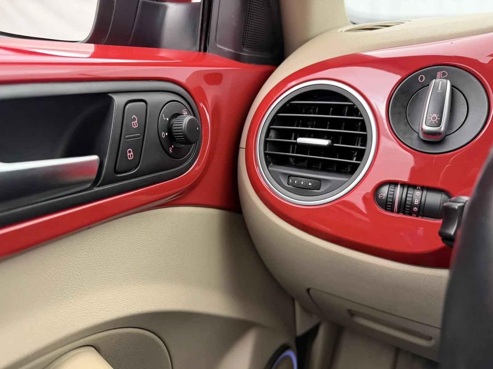 Used 2014 Volkswagen Beetle 2.5 FWD image 5