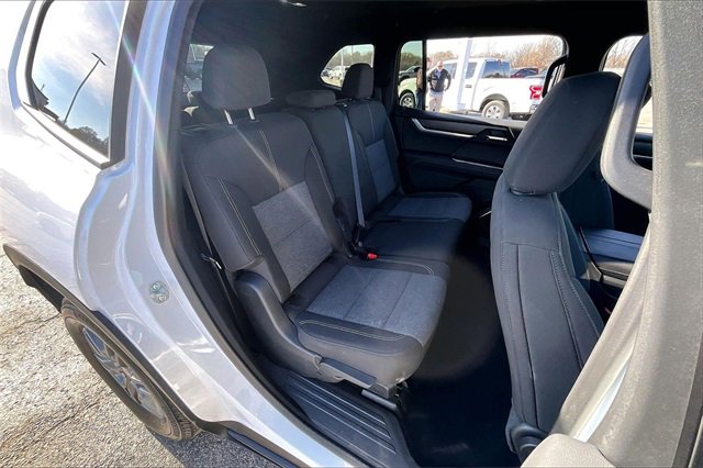 Used 2025 GMC Acadia Elevation image 25