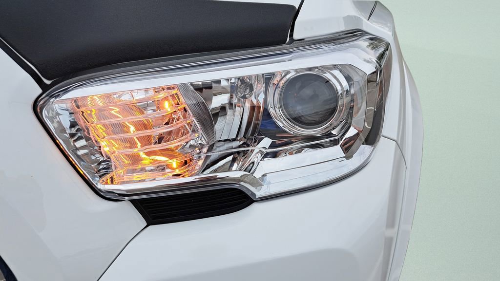 Certified 2023 Toyota Tacoma SR5 image 9