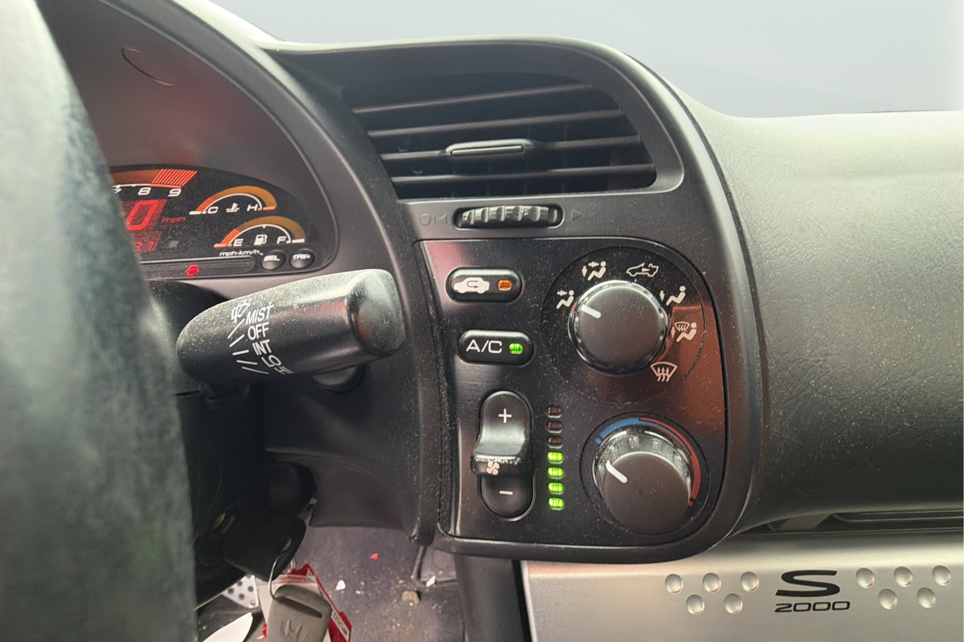 Used 2004 Honda S2000 image 24