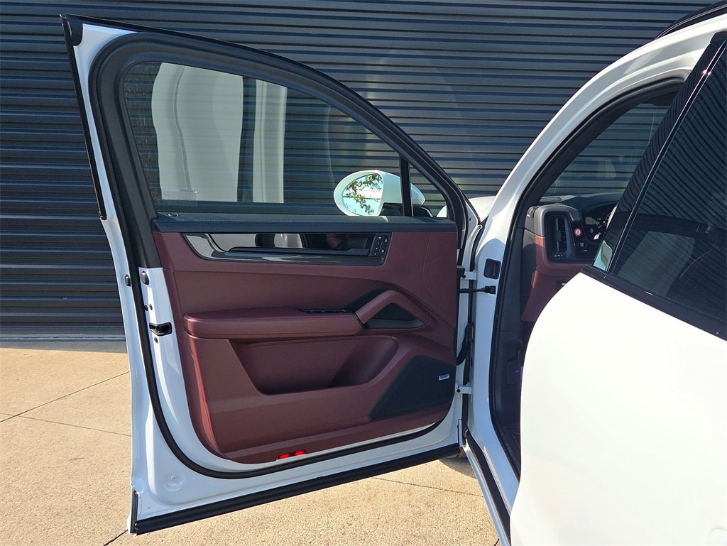 New 2026 Porsche Cayenne GTS image 6