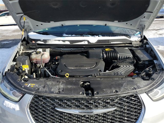 Used 2024 Chrysler Pacifica Touring-L image 28