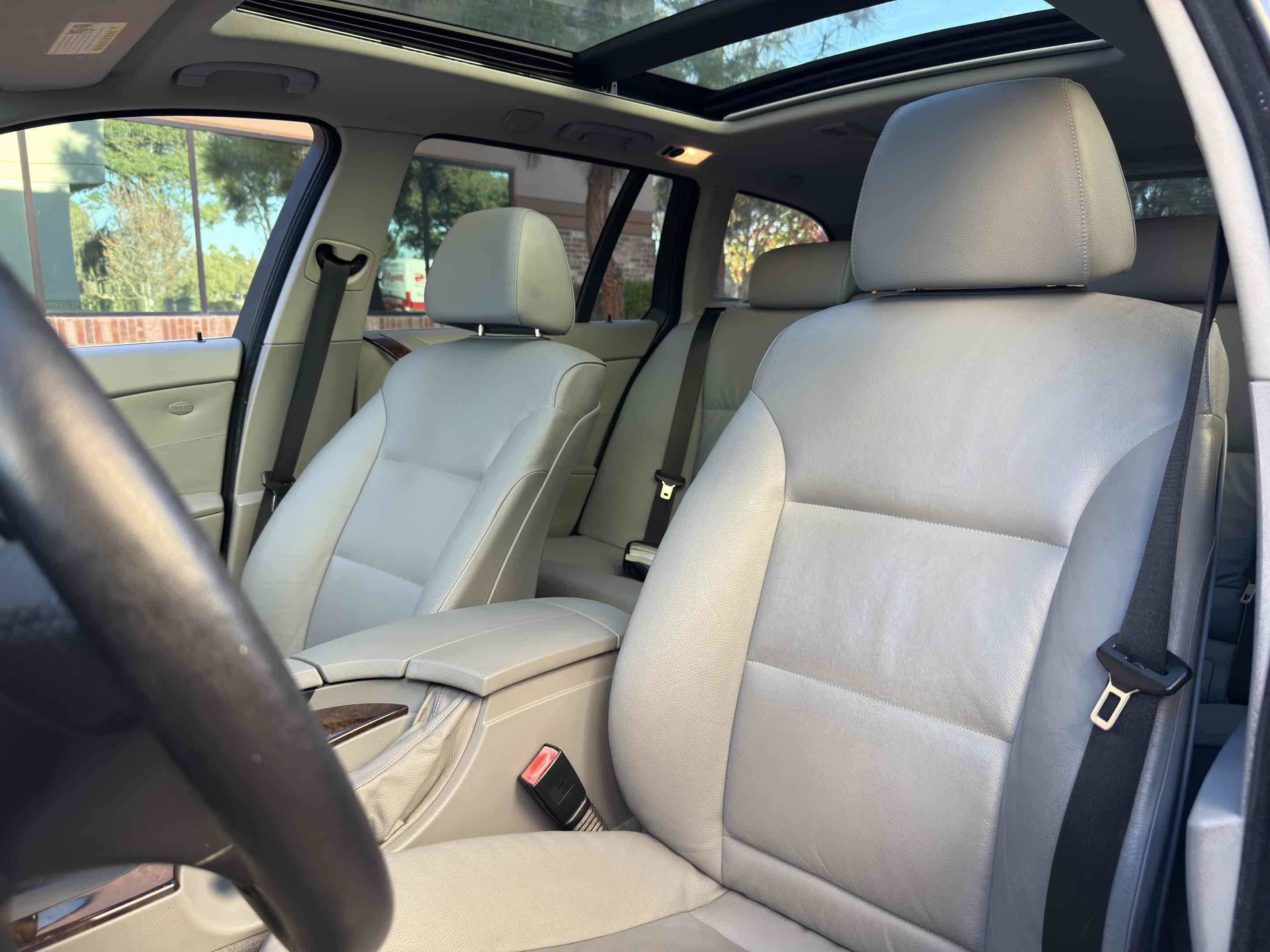 Used 2006 BMW 530xi Wagon image 39