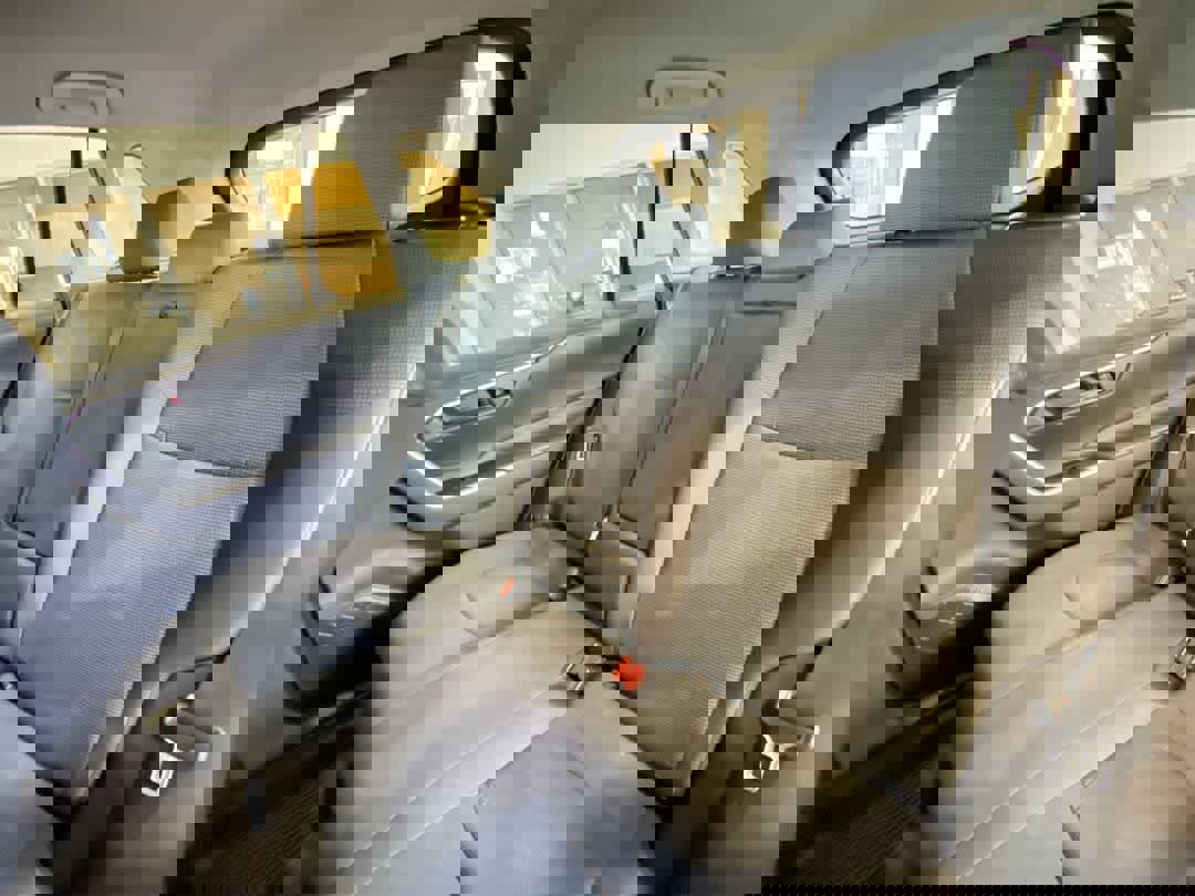 Used 2025 Toyota RAV4 LE AWD/4WD image 24