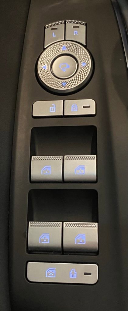 Certified 2025 Genesis GV70 3.5T Sport w/ Sport Advanced Package image 27