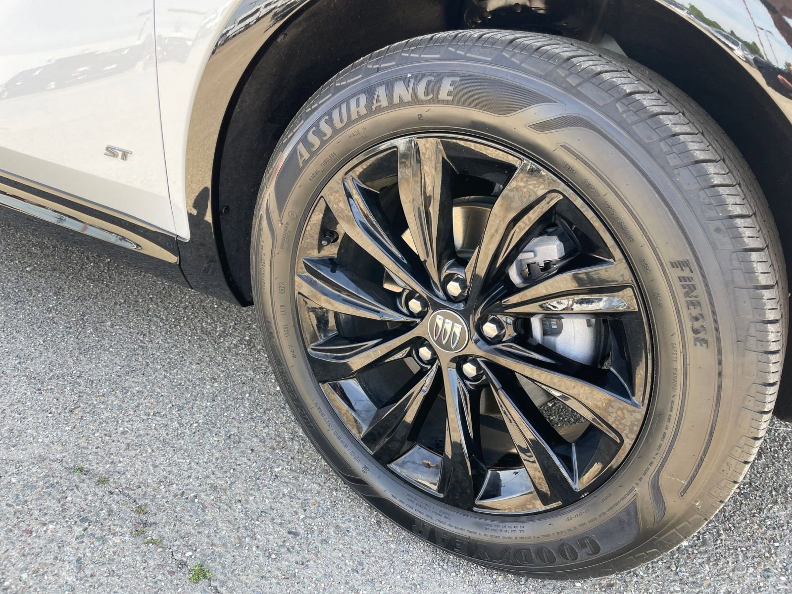 Used 2025 Buick Envista Sport Touring image 30